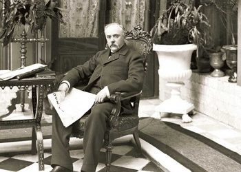 La acumulación de deudas conduce a la inestabilidad política y la degradación de la democracia