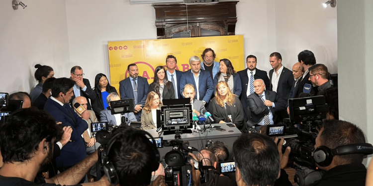 Cabildo Abierto continúa en la coalición y advierte que “el modelo presidencialista y personalista” lleva “a desencuentros”