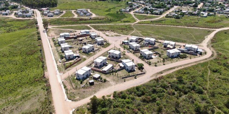 Inscripción multitudinaria para el primer plan de viviendas Mevir construido en madera