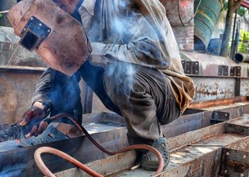 Empresas del litoral que contraten trabajadores tendrán un subsidio de hasta el 80%