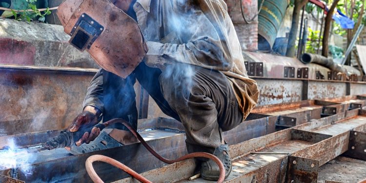 Empresas del litoral que contraten trabajadores tendrán un subsidio de hasta el 80%