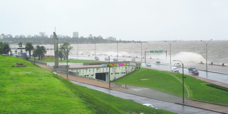 Inumet impulsará sus sistemas de alertas a través de los teléfonos celulares