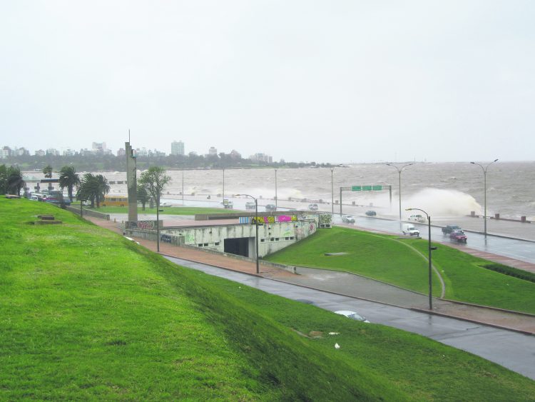 Inumet impulsará sus sistemas de alertas a través de los teléfonos celulares