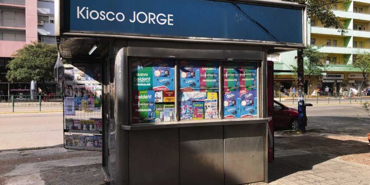 Contrabando y competencia desleal: los enemigos de los kiosqueros uruguayos