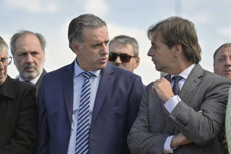 En acto en Las Piedras Yamandú Orsi llama a la unidad