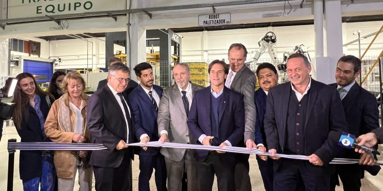 Cousa inauguró planta de envasado con tecnología de primer nivel