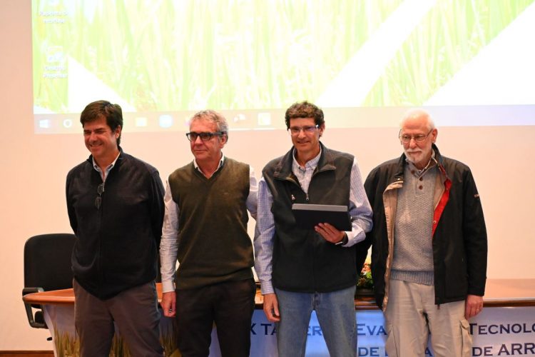 Reconocimiento a Hugo Manini Ríos por su labor en pos del sector arrocero