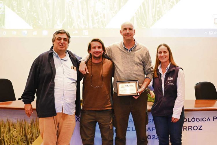 Reconocimiento a Hugo Manini Ríos por su labor en pos del sector arrocero