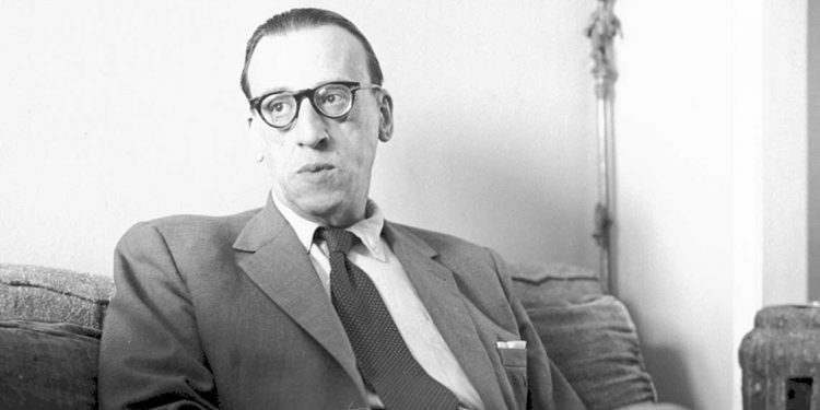 Tras el complejo universo humano de Paco Espínola