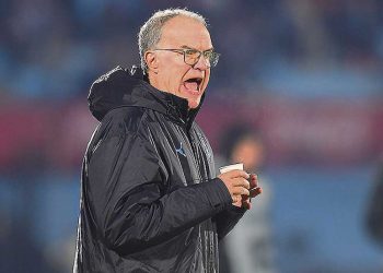 El estadio lo llenó la Sub 20 campeona, Bielsa debutó, y en Peñarol hay sequía y tormenta al mismo tiempo