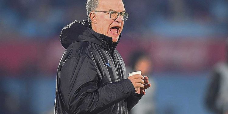 El estadio lo llenó la Sub 20 campeona, Bielsa debutó, y en Peñarol hay sequía y tormenta al mismo tiempo