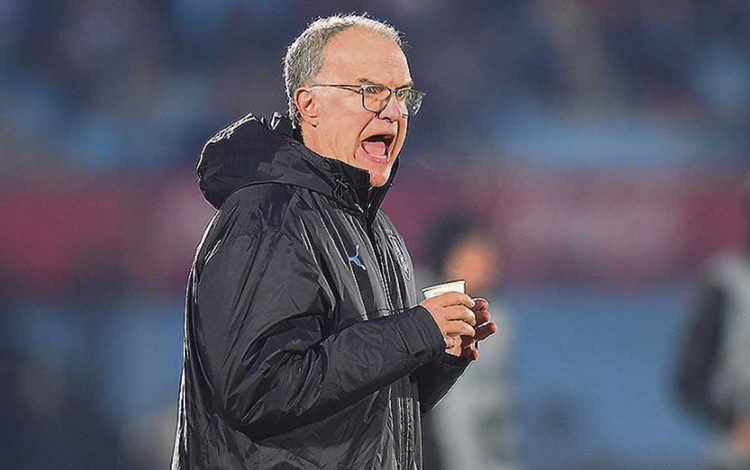 El estadio lo llenó la Sub 20 campeona, Bielsa debutó, y en Peñarol hay sequía y tormenta al mismo tiempo