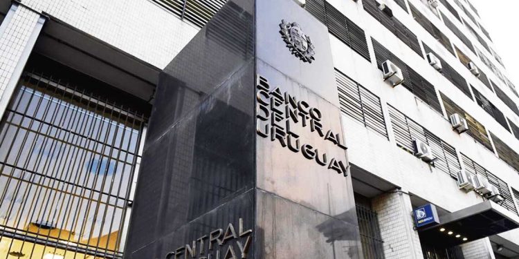 Labat y Domenech se reunieron en el BCU por deuda de las personas físicas