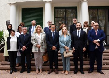 La vicepresidenta segunda del Congreso de Diputados de España visitó el Hogar Español