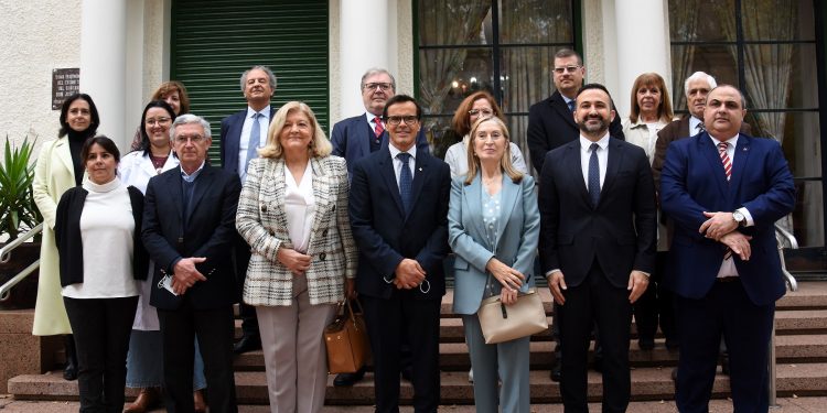 La vicepresidenta segunda del Congreso de Diputados de España visitó el Hogar Español
