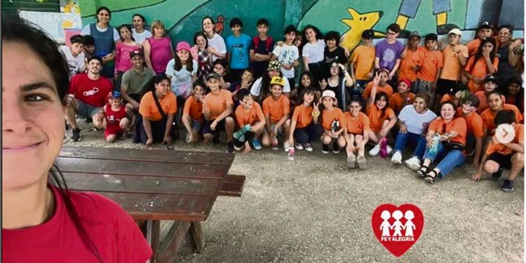 Donde termina el asfalto empiezan las escuelas de Fe y Alegría
