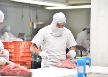 Unos 700 trabajadores del frigorífico Canelones pasarán a licencia como consecuencia de la sequía