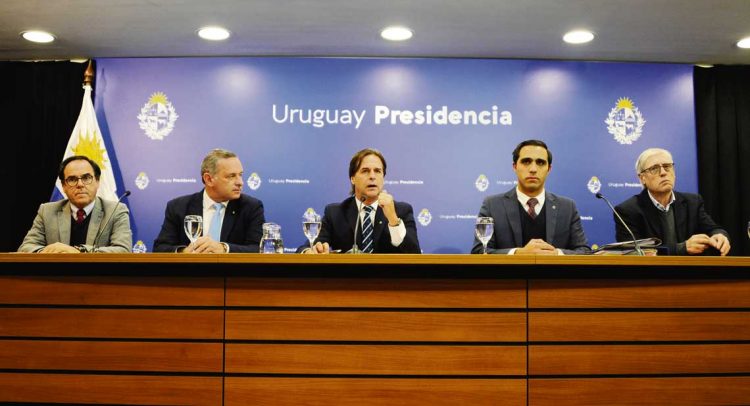 Declaran la emergencia hídrica y exoneran de impuestos al agua embotellada