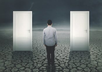 Dos caminos, dos puertas