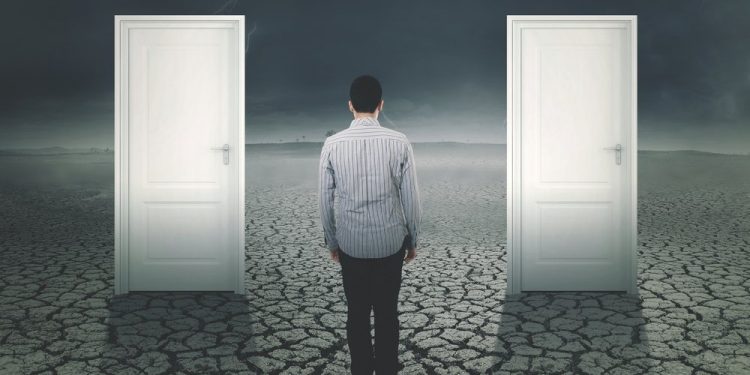 Dos caminos, dos puertas