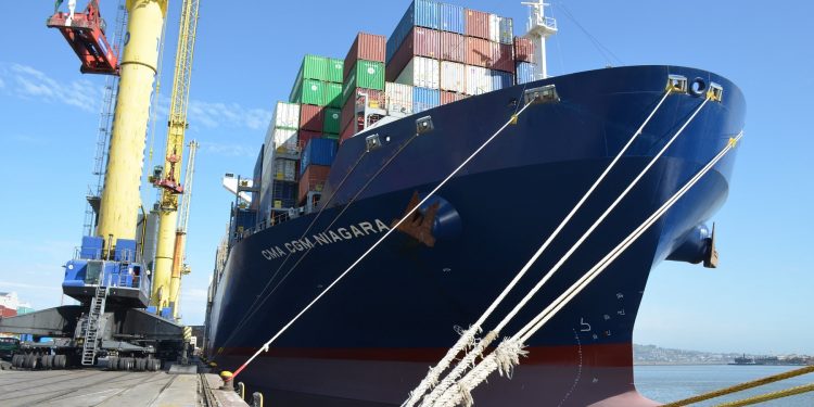 En mayo las exportaciones cayeron por octavo mes