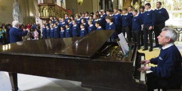Coro de niños cantores de Paris de gira en Uruguay y Argentina