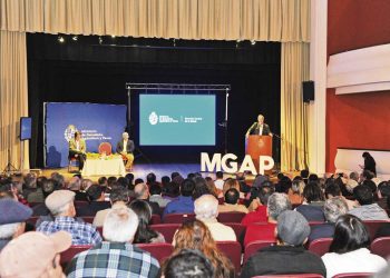 Mientras el Gobierno se reúne, los agricultores reclaman