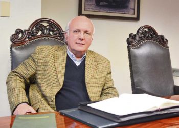 “Tenemos un tipo de cambio atrasado no menos del 25% y en trayectoria ascendente”