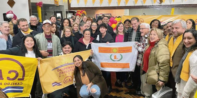 Manini Ríos lanza campaña por proyecto de endeudamiento con gira por el interior