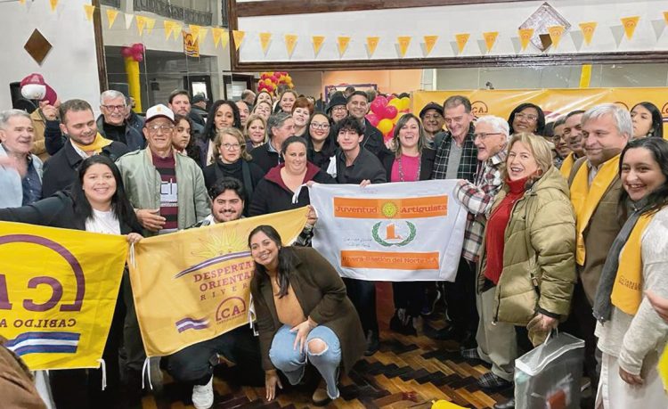 Manini Ríos lanza campaña por proyecto de endeudamiento con gira por el interior