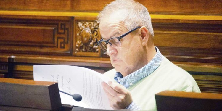 “Debemos resolver el problema de las tasas de interés altísimas que lo único que hacen es perjudicar el bolsillo de la gente”