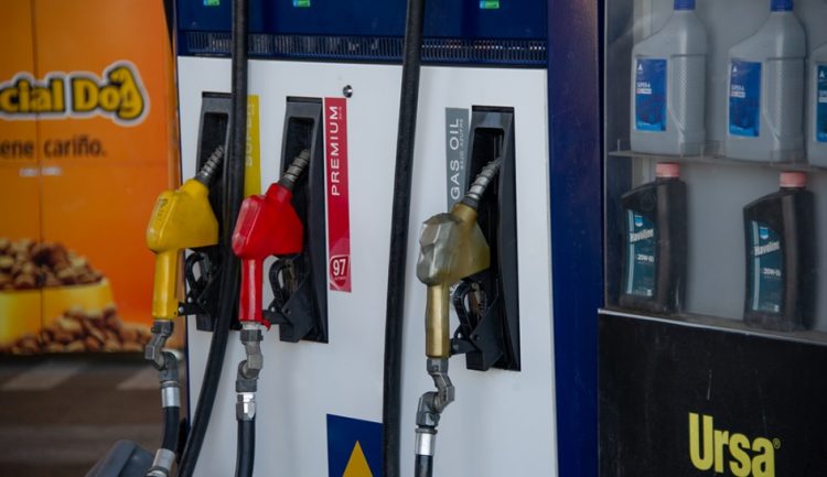 En julio se mantienen los precios de los combustibles