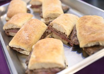 Uruguay festejó el día del carnicero con churrasquito al pan y promociones de cuadril en todas las carnicerías de barrio