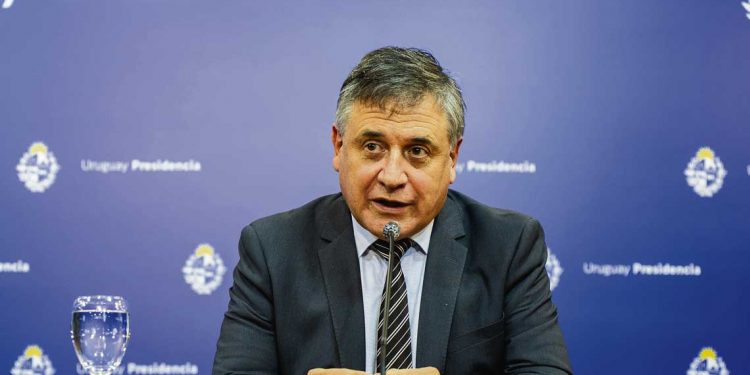 Convocan al Parlamento al ministro de Industria, Omar Paganini, para que explique acuerdos por el hidrógeno verde