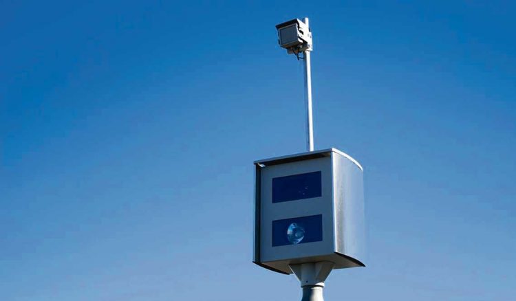 Radares en ruta: Ministro de Transporte envuelto en polémicas