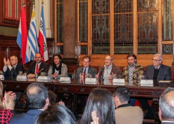 Cabildo Abierto lanzó recolección de firmas para un plebiscito contra la usura