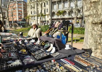Plaza Matriz: Feria de anticuarios y artesanías