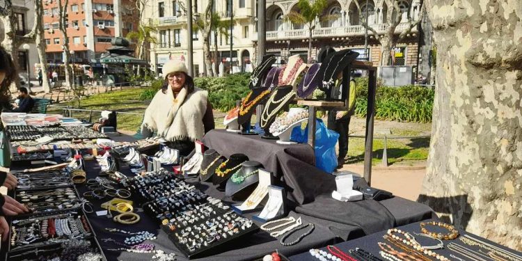 Plaza Matriz: Feria de anticuarios y artesanías