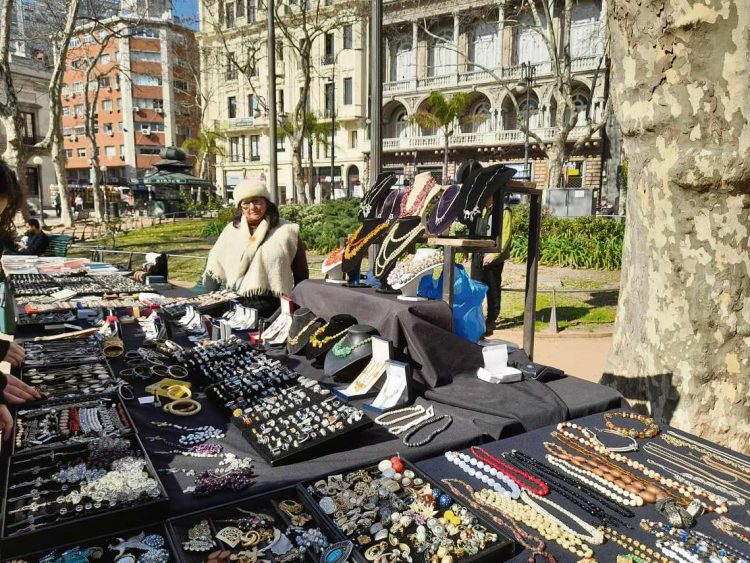 Plaza Matriz: Feria de anticuarios y artesanías