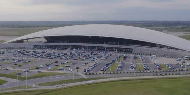 Desde el martes 1° rige la esencialidad de los servicios de tráfico aéreo