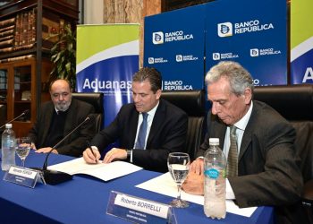 El Banco República fortaleció su capacidad de combate al lavado de activos mediante un convenio que firmó con la Dirección Nacional de Aduanas