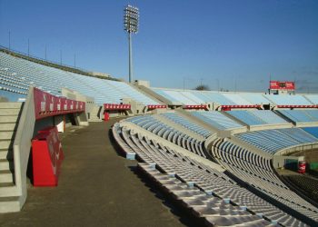 Un fútbol glorioso, con grandes futbolistas y puentes cortados. ¿Hasta cuándo seguirá el paro?