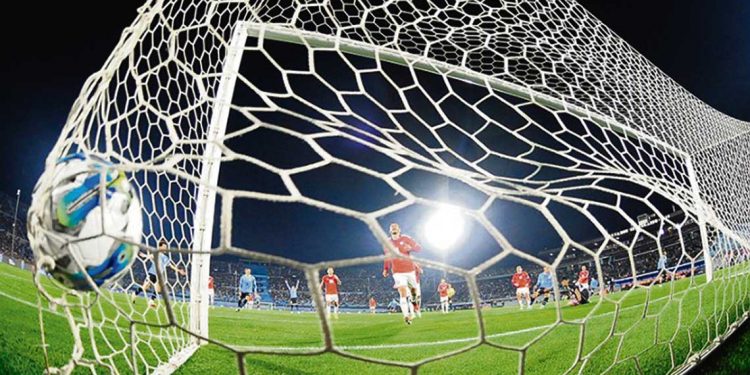 Como siempre: triunfo ante Chile y derrota en la altura