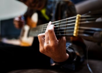 Haciendo música en vivo en residenciales