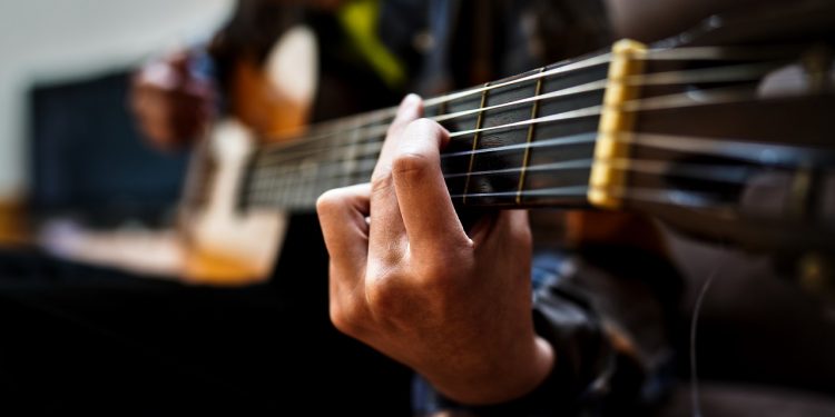 Haciendo música en vivo en residenciales