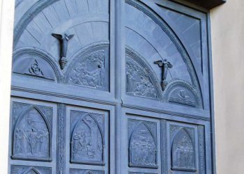 La puerta de la Catedral de Florida, un icono cultural y turístico creación de José y Stelio Belloni