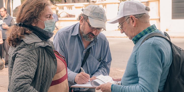 En un mes, más de 50.000 uruguayos firmaron para habilitar el plebiscito contra la usura