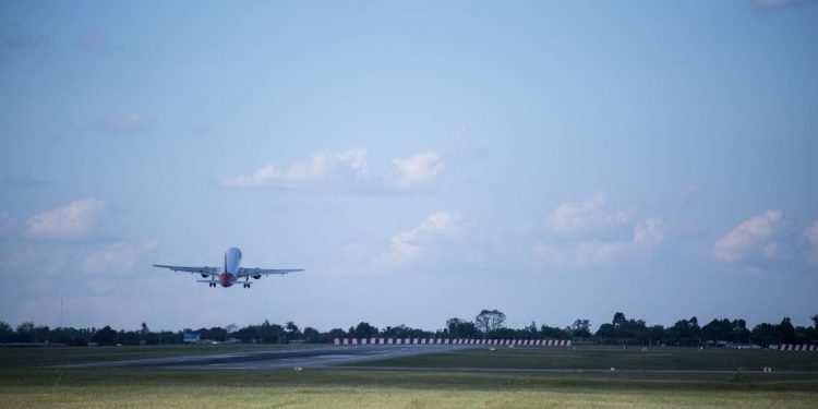 Aeropuertos Uruguay invita a enviar el Calorcito Navideño Uruguayo al exterior