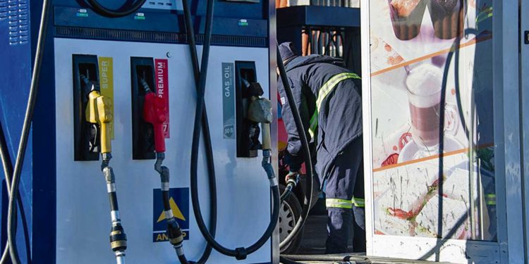 Postergan dos años la entrada en vigencia de nuevo sistema de distribución de combustibles