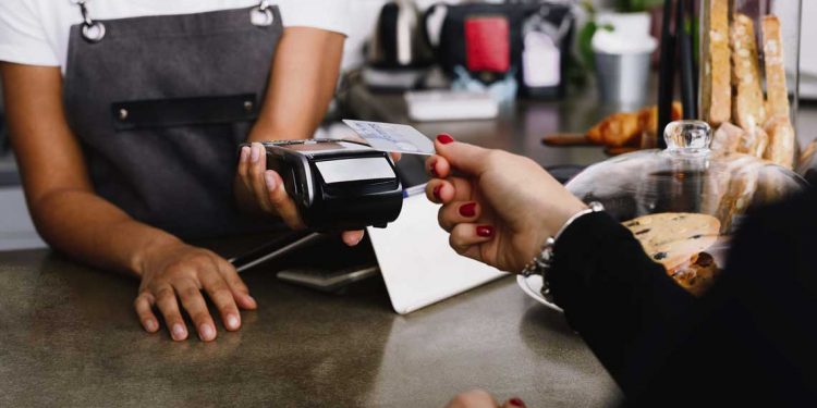 La polémica por los pos y la multiadquirencia